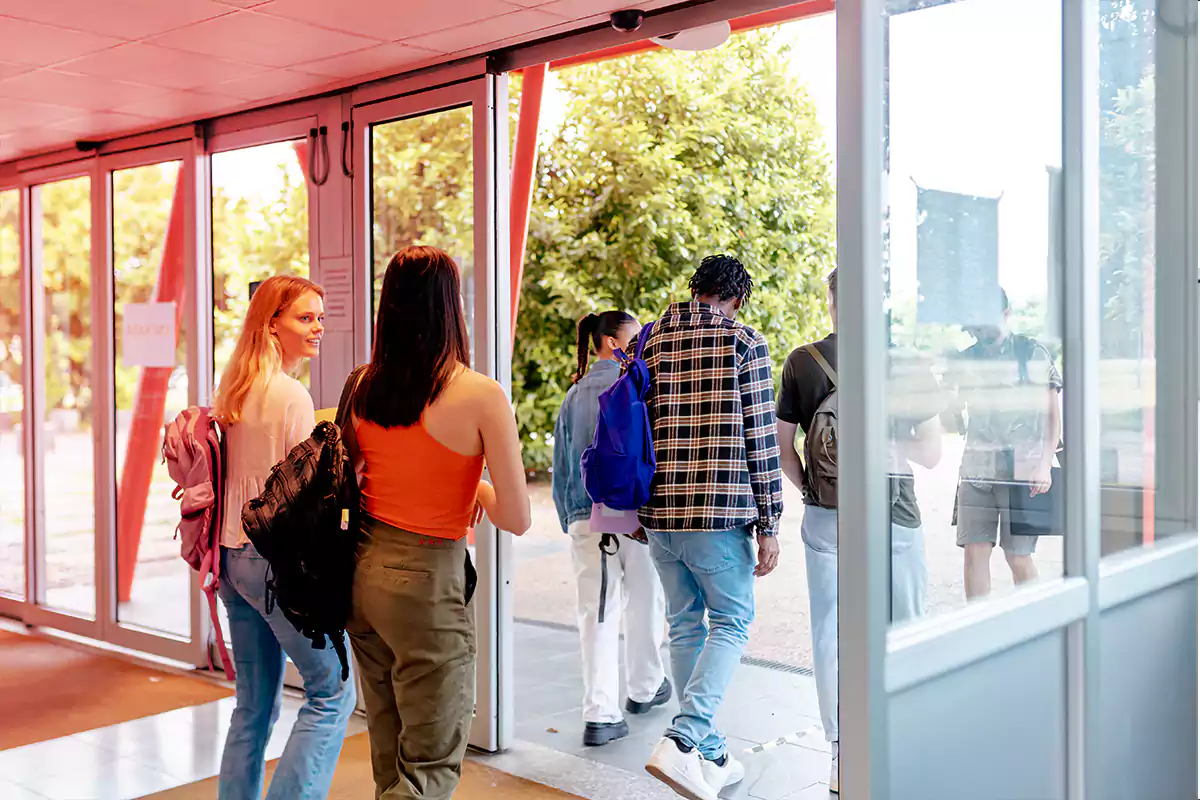 Smart Restrooms with Automatic Systems
